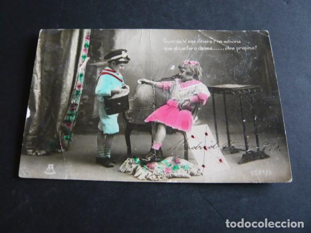Postales: NI&Ntilde;A CON CARTERO POSTAL - Foto 1
