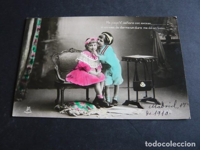 Postales: NI&Ntilde;A CON CARTERO POSTAL - Foto 1