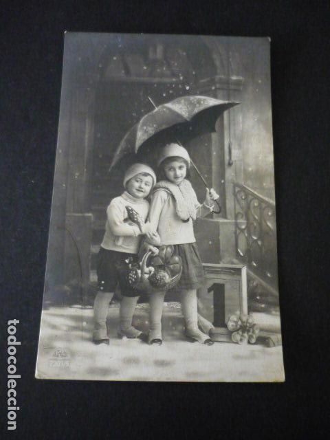Postales: NI&Ntilde;OS CON PARAGUAS POSTAL - Foto 1