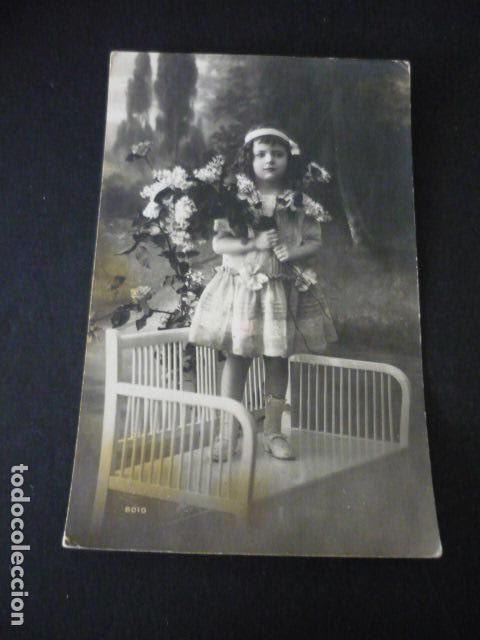 Postales: NI&Ntilde;A CON FLORES POSTAL - Foto 1