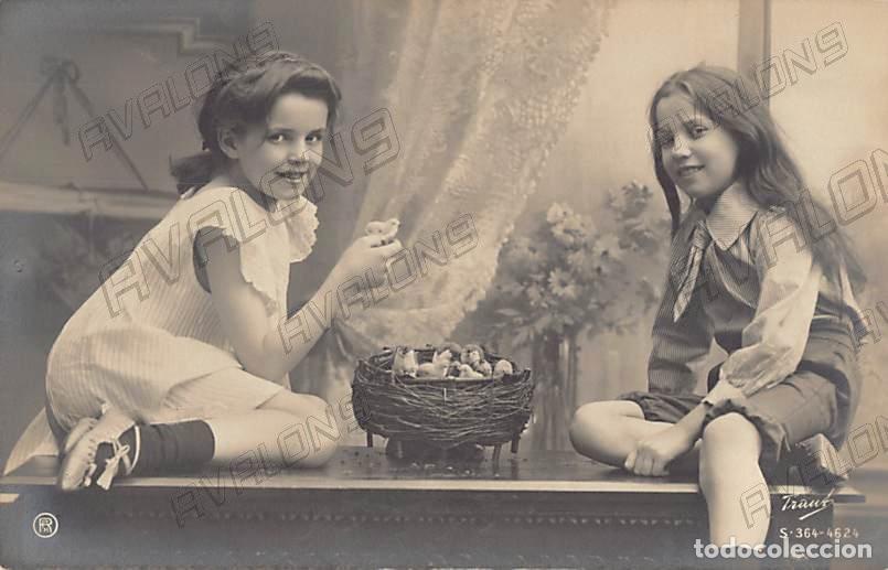 Cartoline: Postal con 2 Ni&ntilde;as y unos pollitos - A&ntilde;os 10 - Sin Circular