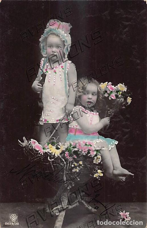 Cartoline: Postal Espa&ntilde;ola de 1908 de 2 Ni&ntilde;as con flores - Coloreada - Escrita