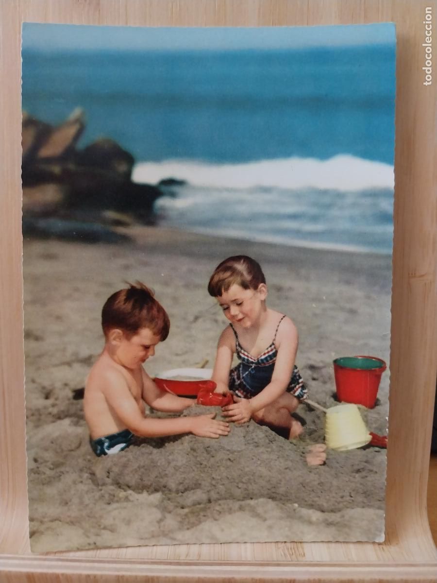 Postales: NI&Ntilde;OS EN LA PLAYA CASTILLOS DE ARENA ED 3D ITALIA SC ORIGINAL A&Ntilde;O 1979 ESCRITA