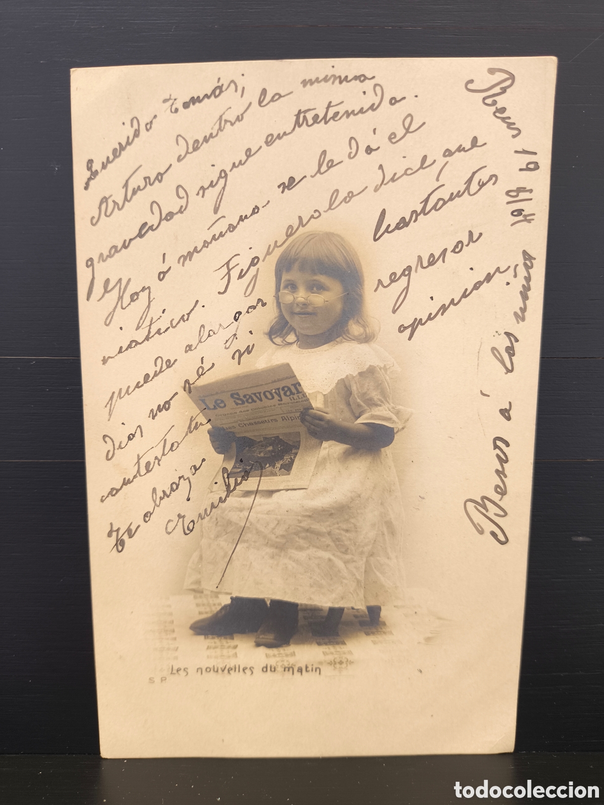 Postales: Antigua postal fotogr&aacute;fica ni&ntilde;a peri&oacute;dico Les nouvelles du matin rom&aacute;ntica fantas&iacute;a art&iacute;stica 1904