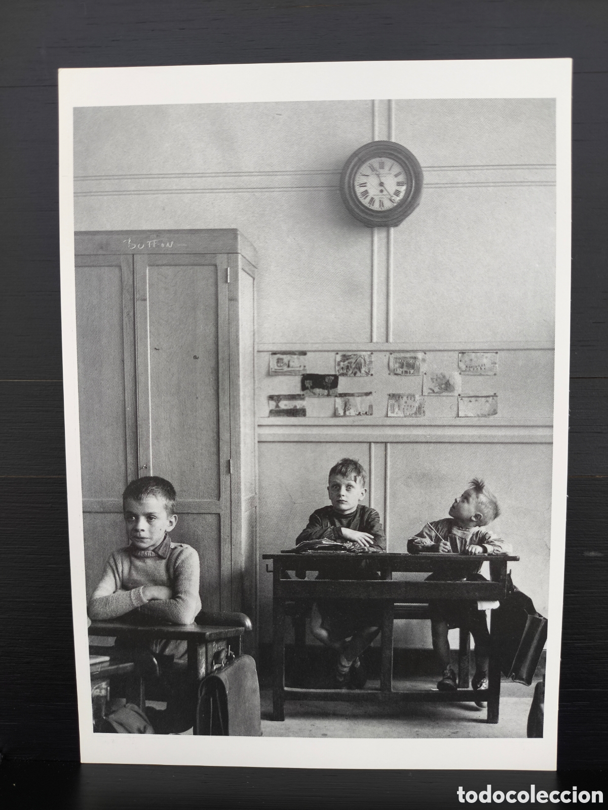 Postales: Postal fotogr&aacute;fica art&iacute;stica retrato ni&ntilde;o ni&ntilde;a Escuela de Par&iacute;s foto Robert Doisneau Le Pendule