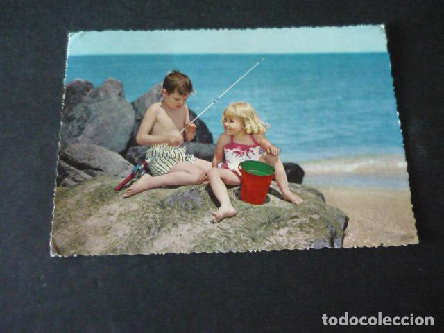 Postales: NI&Ntilde;OS PESCANDO EN LA PLAYA POSTAL - Foto 1