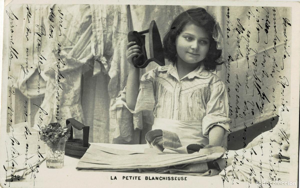 Postales: POSTAL NI&Ntilde;A PLANCHANDO ROPA. P-NI&Ntilde;OS-1293