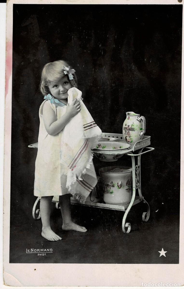 Postales: POSTAL NI&Ntilde;A LAVANDOSE LA CARA. P-NI&Ntilde;OS-1301