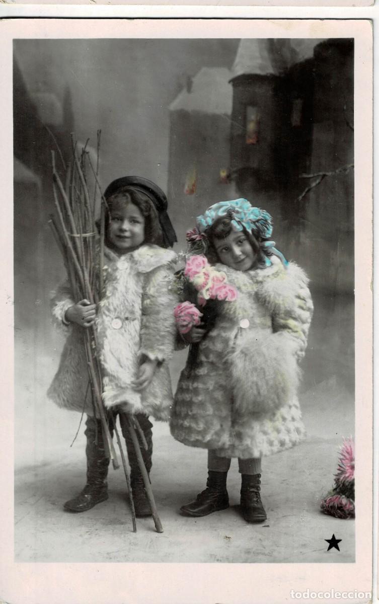Postales: POSTAL NI&Ntilde;AS CON FLORES Y RAMAS. P-NI&Ntilde;OS-1305
