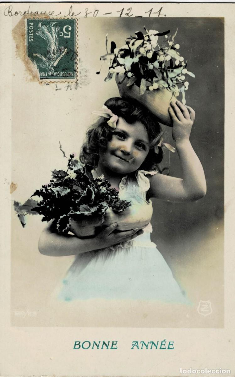 Postales: POSTAL FELICITACION A&Ntilde;O NUEVO DE NI&Ntilde;A CON ZUECO CON FLORES. P-NI&Ntilde;OS-1313