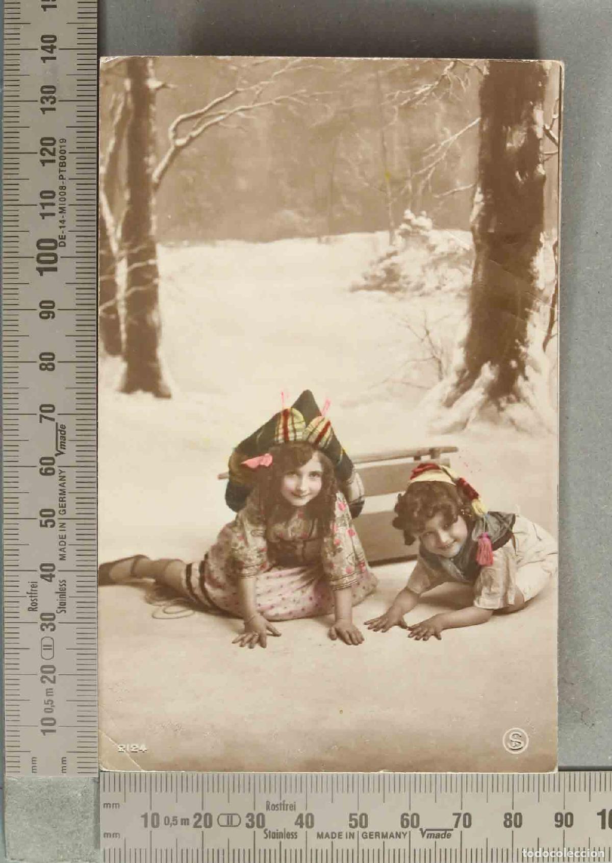 Postales: POSTAL. Ni&ntilde;as en bosque nevado. iluminada