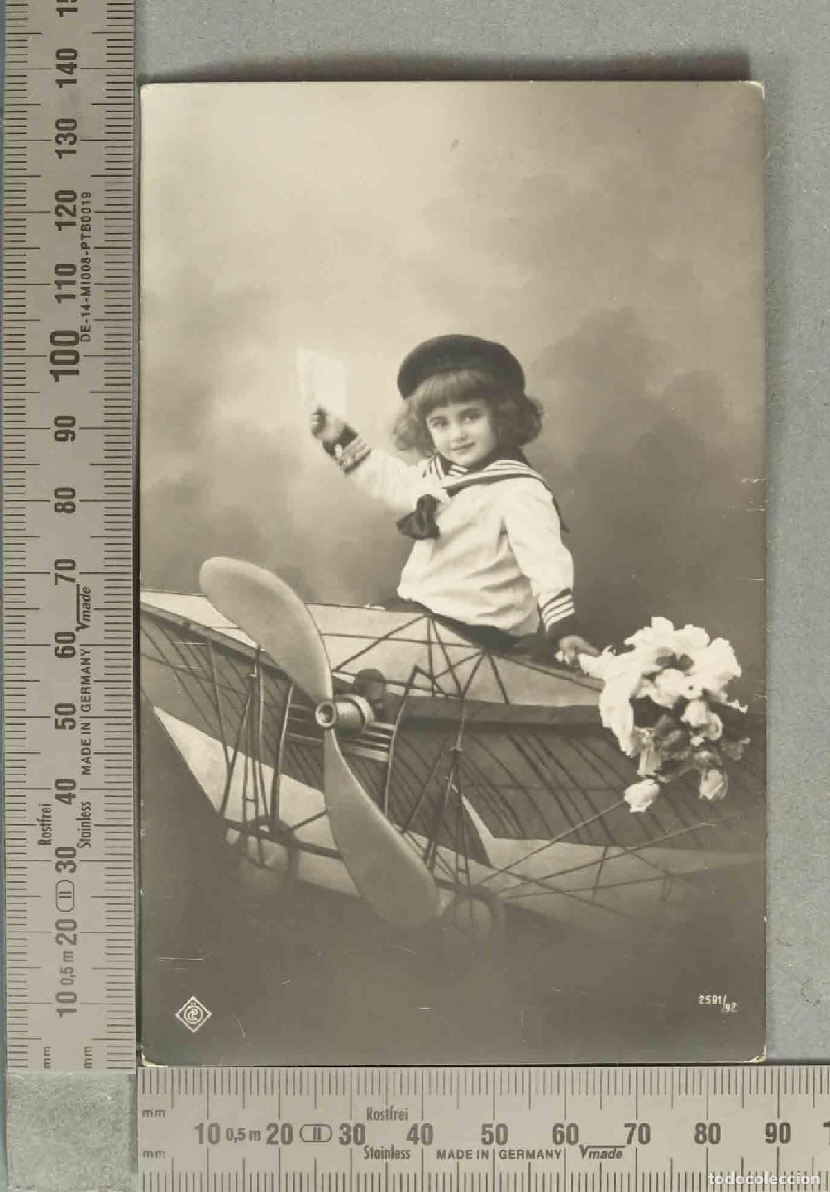 Postales: POSTAL. Ni&ntilde;os con flores en un avi&oacute;n -