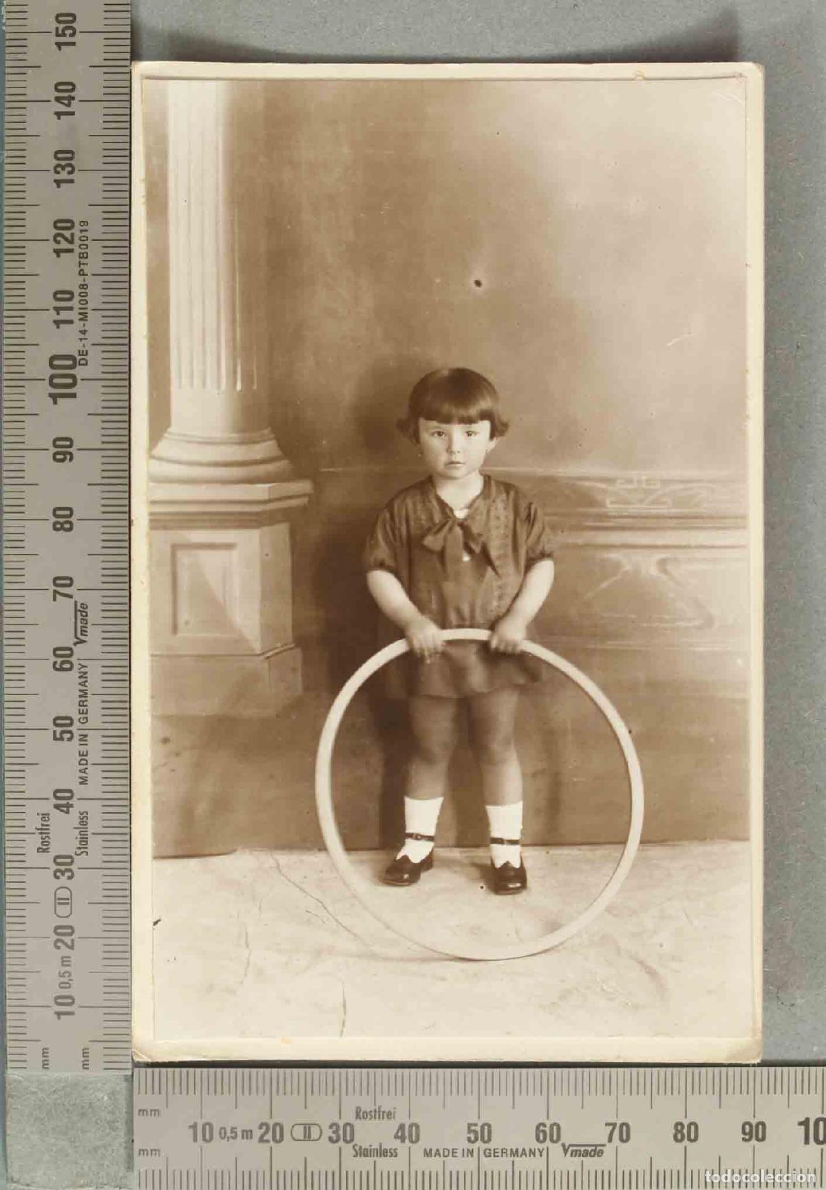 Postales: POSTAL FOTOGRAFICA. Ni&ntilde;a con aro de juguete. victoriano. CARABANCHEL BAJO