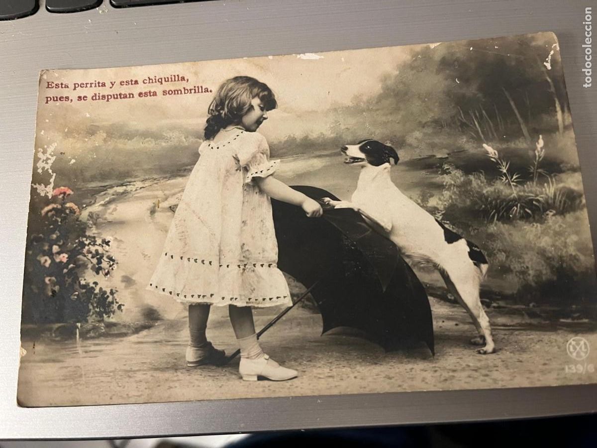 Postales: ni&ntilde;a con perrita escrita