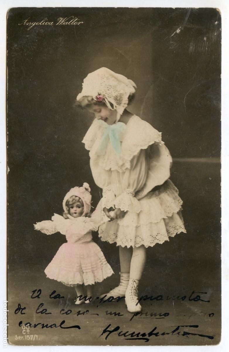 Postales: Ni&ntilde;a con su mu&ntilde;eca, Angelica Walter, ni&ntilde;a prodigio y cantante con poes&iacute;a al dorso