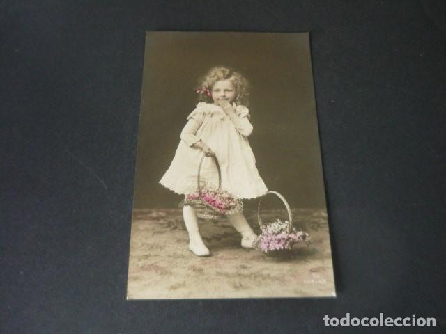 Postales: NI&Ntilde;A CON FLORES POSTAL - Foto 1