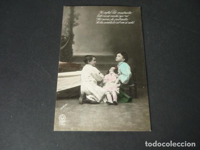 Postais: NI&Ntilde;OS CON MU&Ntilde;ECA POSTAL