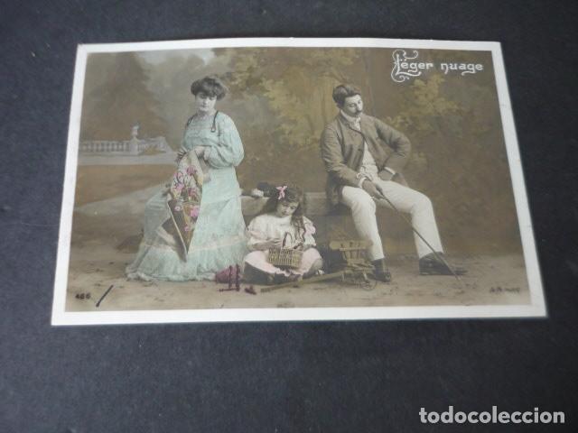 Postais: NI&Ntilde;A CON PADRES POSTAL