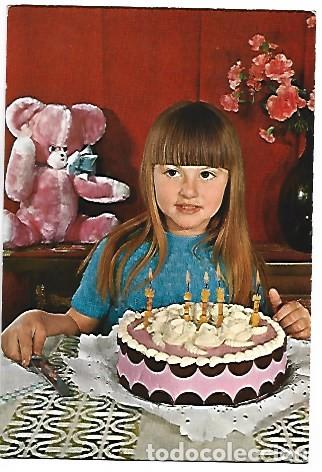 Postales: NI&Ntilde;A CON SU TARTA DE CUMPLEA&Ntilde;OS