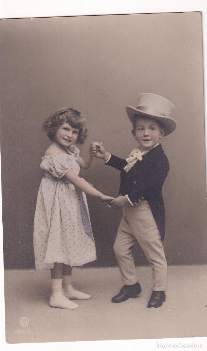 Cartes Postales: Postal ni&ntilde;os bailando. Circulada.