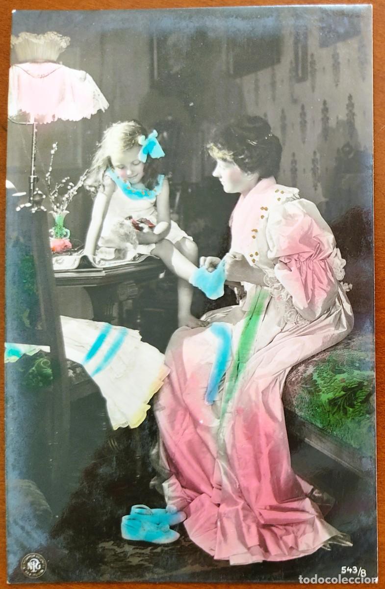 Postales: POSTAL MUY ANTIGUA MADRE CON HIJA COLOREADA - NPG 543/8