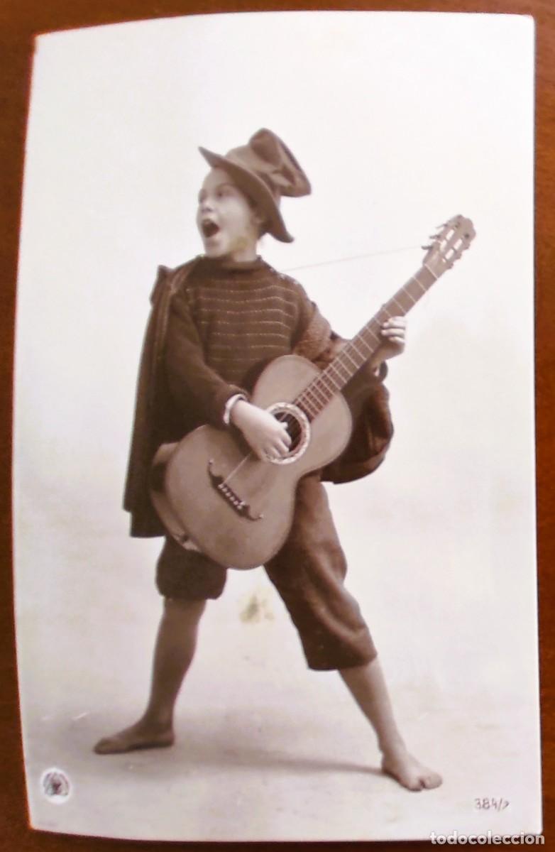 Cartes Postales: POSTAL MUY ANTIGUA NI&Ntilde;O M&Uacute;SICO GUITARRA - NPG 384/2