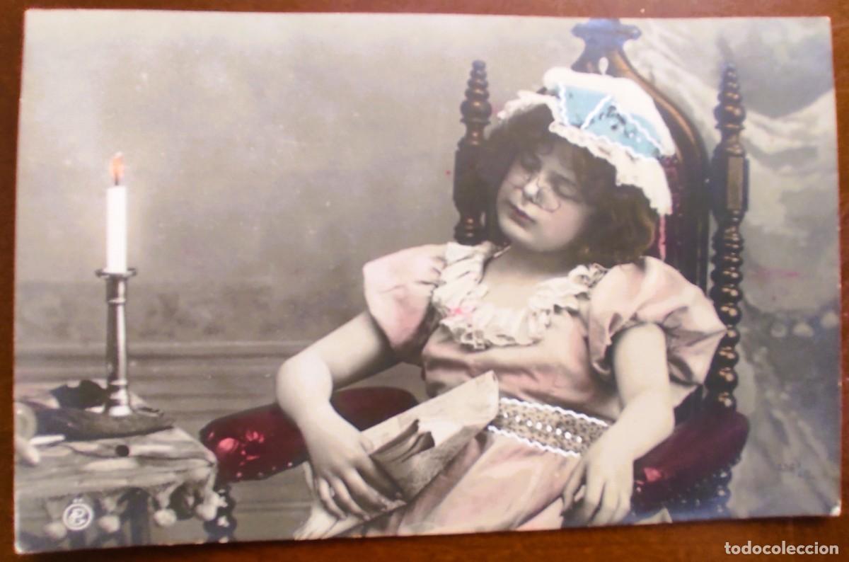 Cartes Postales: POSTAL MUY ANTIGUA NI&Ntilde;A CON GAFAS Y DURMIENDO COLOREADA - PG