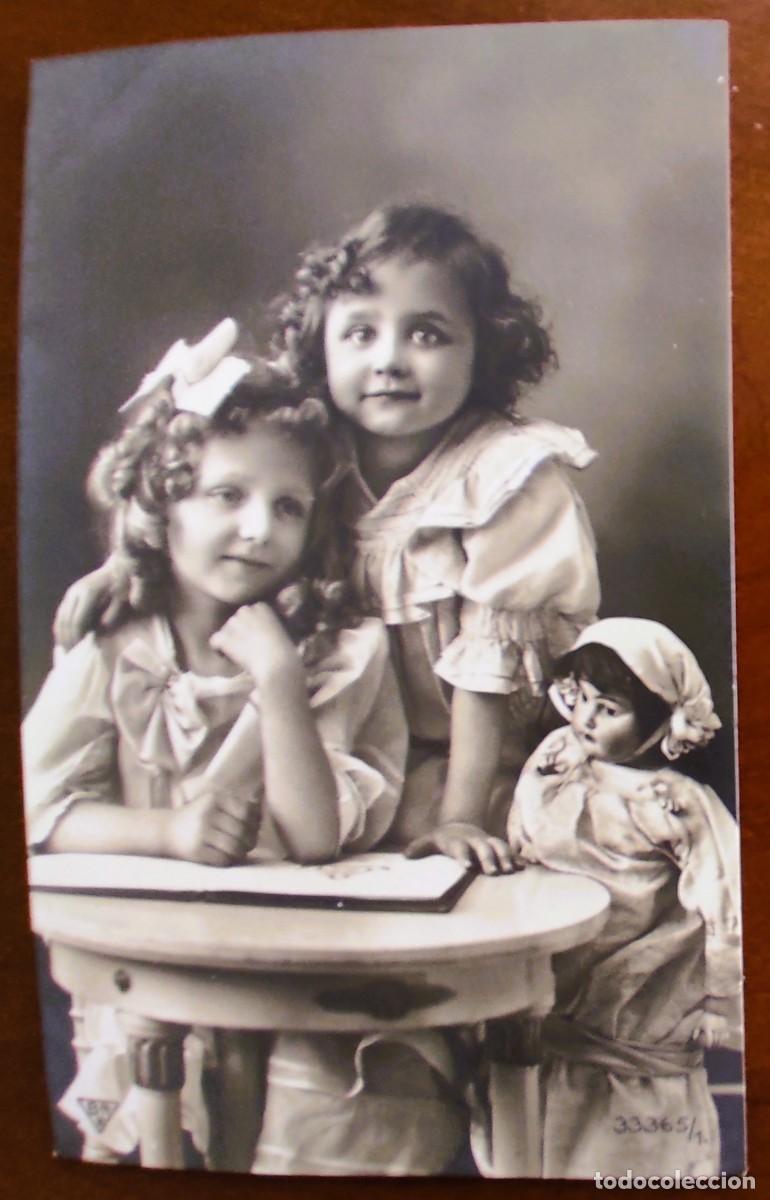 Postales: POSTAL MUY ANTIGUA DOS NI&Ntilde;OS CON MU&Ntilde;ECA - BNK 33365/1