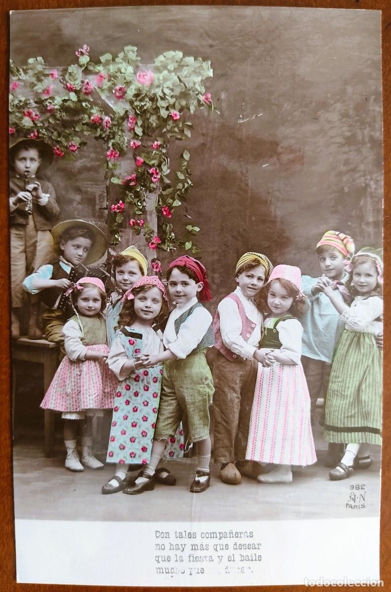 Postales: POSTAL MUY ANTIGUA NI&Ntilde;OS BAILANDO COLOREADA CON TALES COMPA&Ntilde;EROS... - PARIS 386