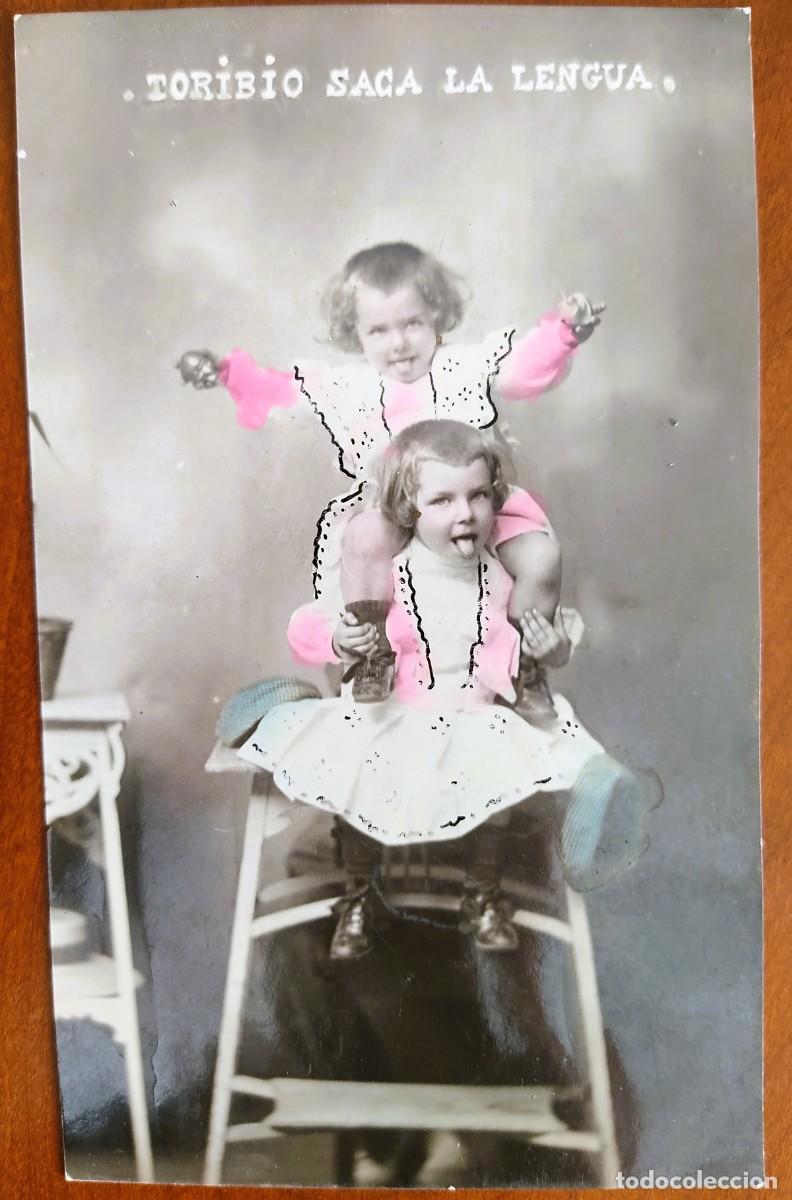 Postales: POSTAL MUY ANTIGUA NI&Ntilde;OS TORIBIO SACA LA LENGUA COLOREADA