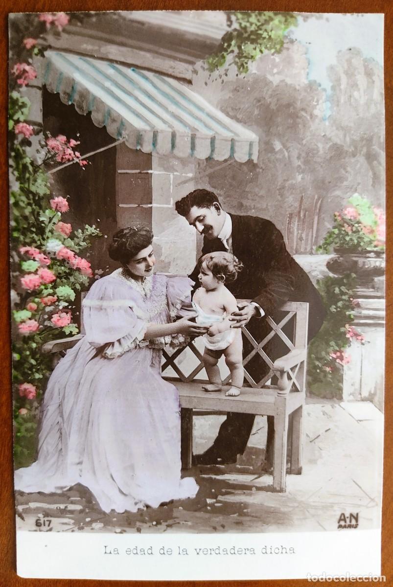 Postales: POSTAL MUY ANTIGUA BEBE CON SUS PADRES LA EDAD DE LA VERDADERA DICHA COLOREADA - AN 617