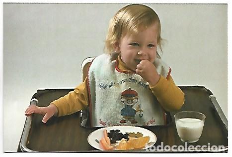Postales: NI&Ntilde;A O NI&Ntilde;O DESAYUNANDO