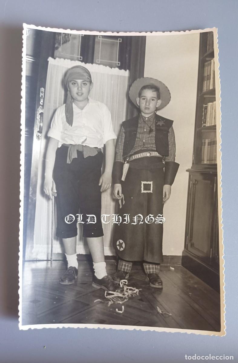 Postales: FOTOGRAFIA DE NI&Ntilde;OS DISFRADADOS DE COWBOY Y PIRATA, FOTO MANEGAN, A&Ntilde;OS 40. MIDE 17,5 X 11,5 CMS.