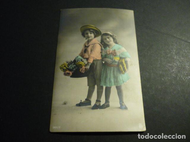 Postales: PAREJA DE NI&Ntilde;OS CON FLORES - Foto 1