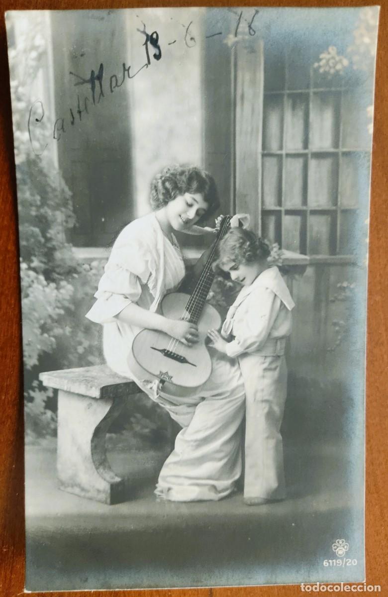 Postales: POSTAL NI&Ntilde;A Y MADRE CON GUITARRA FECHADA 1918 - RPH 6119/20 - CIRCULADA MANRESA