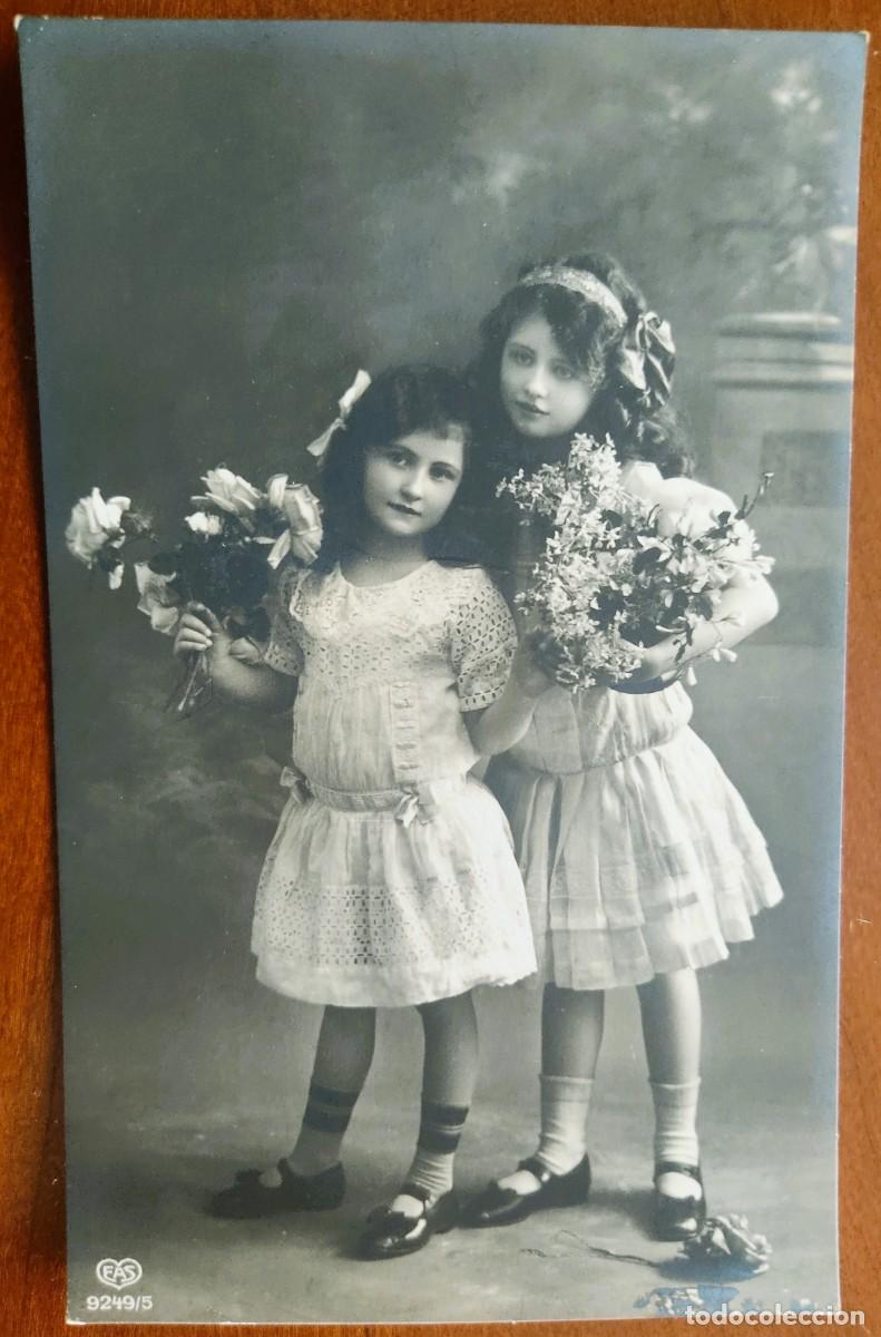 Postales: POSTAL DOS NI&Ntilde;AS CON FLORES FECHADA 1914 - EAS 9249/5