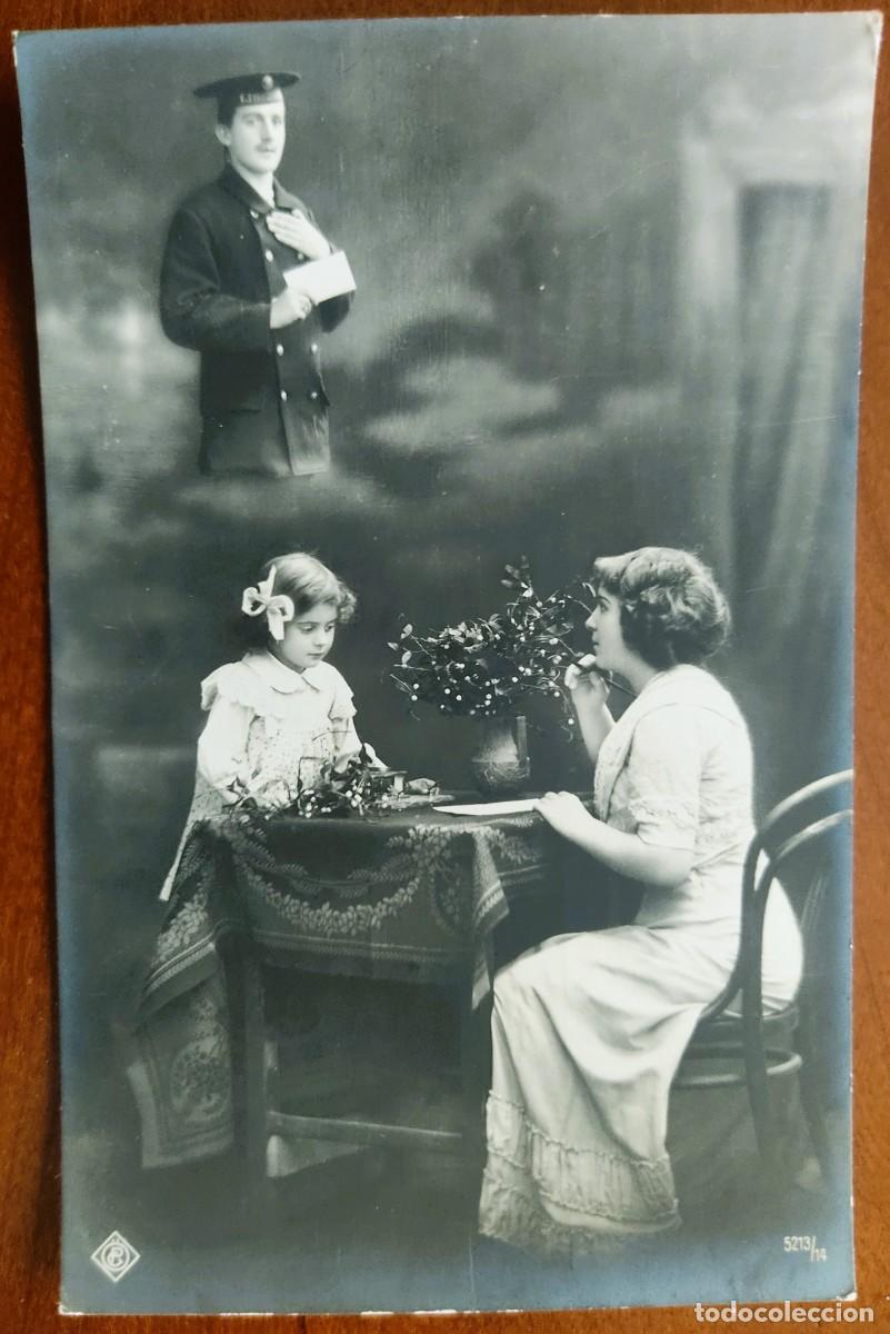 Postales: POSTAL NI&Ntilde;A Y MADRE RECORDANDO MILITAR - OPG 5213/14