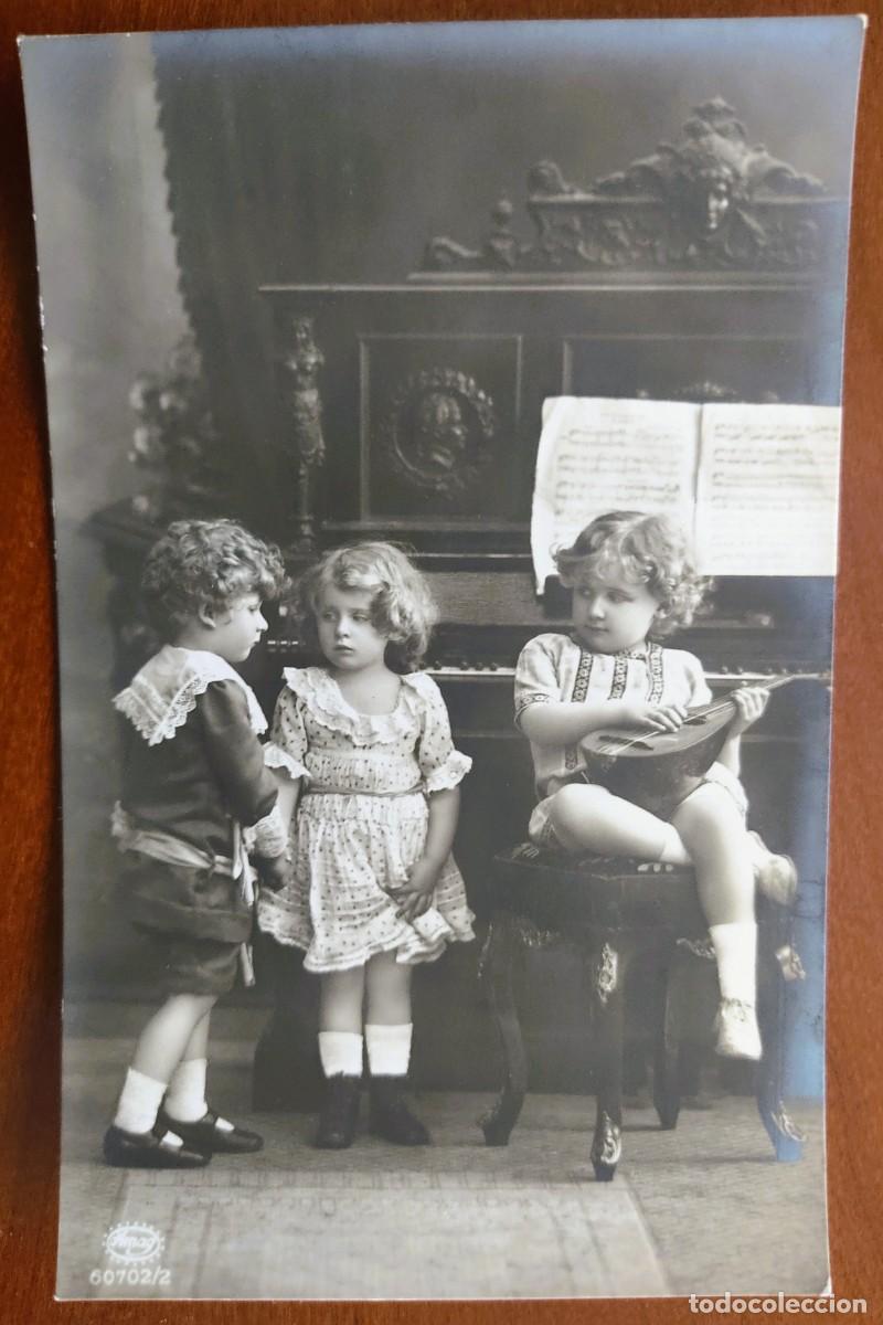 Postales: POSTAL DE UN NI&Ntilde;O Y DOS NI&Ntilde;AS CON PIANO Y LAUD - AMAG 60702/2