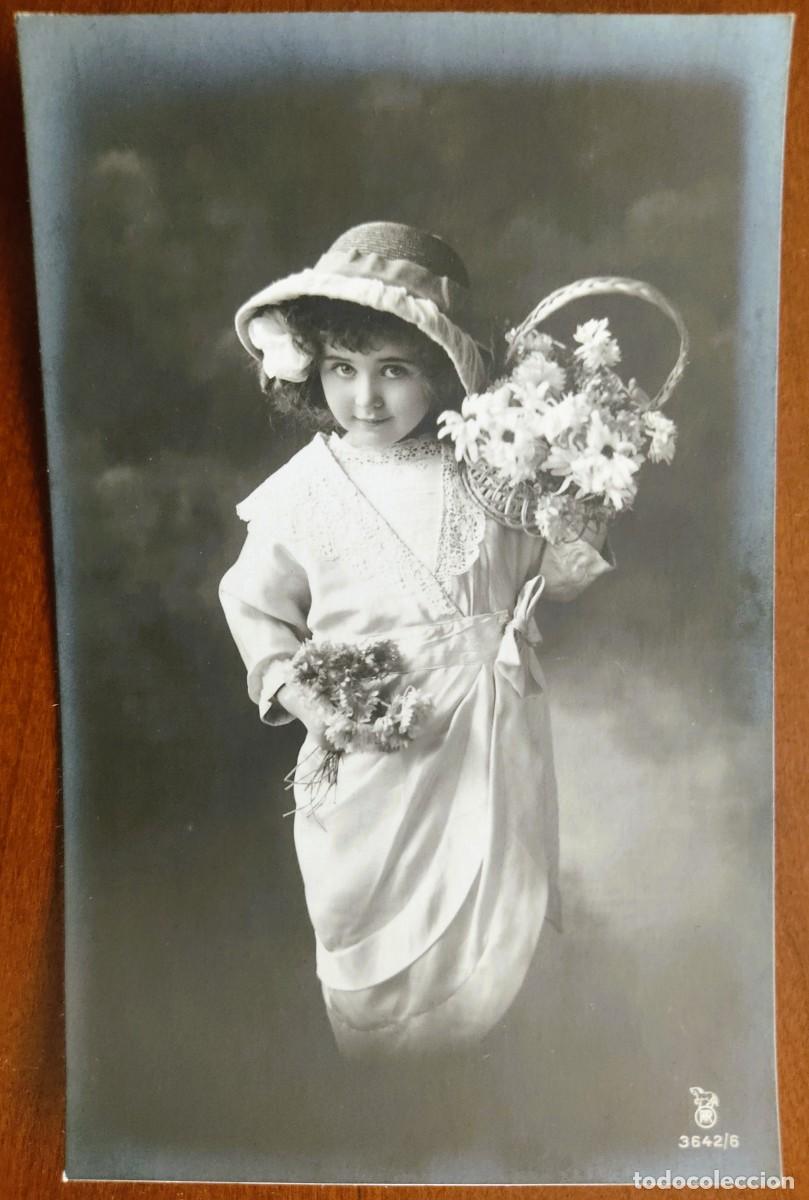Postales: POSTAL DE UNA NI&Ntilde;A CON FLORES - RPH 3642/6