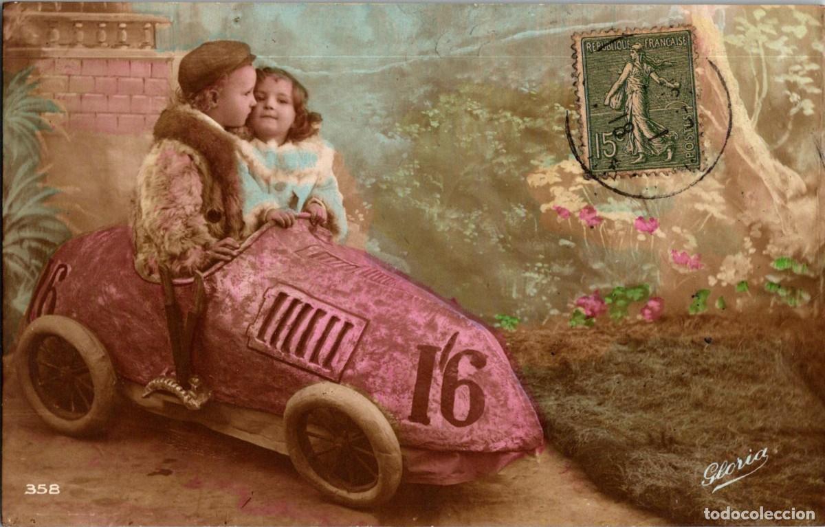 Postales: Ni&ntilde;os - Montando un Coche de Carreras - Postal Francesa - Gloria 358 - Coloreada - 135x86mm