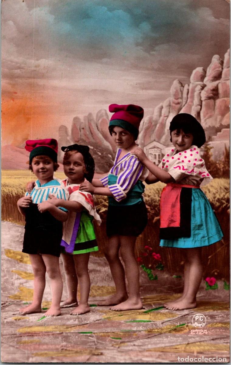 Postales: Ni&ntilde;os - Catalanes Frente la Monta&ntilde;a de Montserrat - Postal Francesa - PC 2724 - Coloreada - 137x87mm