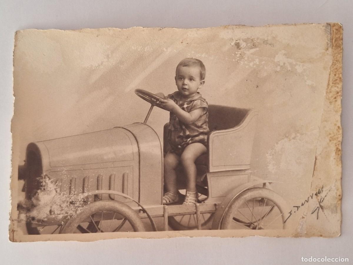 Postales: TARJETA POSTAL FOTOGRAFICA NI&Ntilde;O AUTOMOVIL JUGUETE PARECIDO FERRARI RV 2912