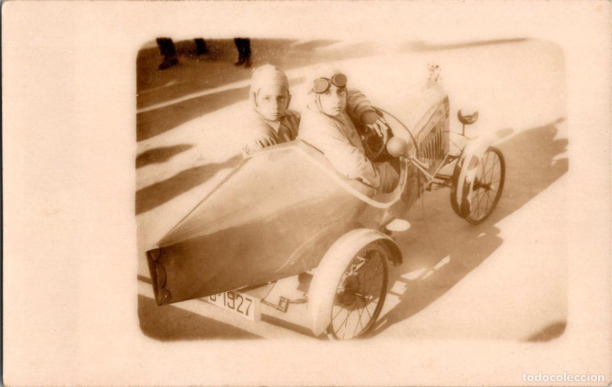 Postales: Ni&ntilde;os - 1927 - J&oacute;venes Pilotos de Gran Premio -Espectacular Coche de Carreras de Juguete -Fotograf&iacute;a