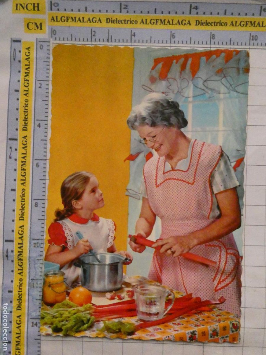 Postales: POSTAL DE NI&Ntilde;OS INFANTIL DIBUJOS. A&Ntilde;O 1961 ABUELA NIETA COCINANDO. 2980