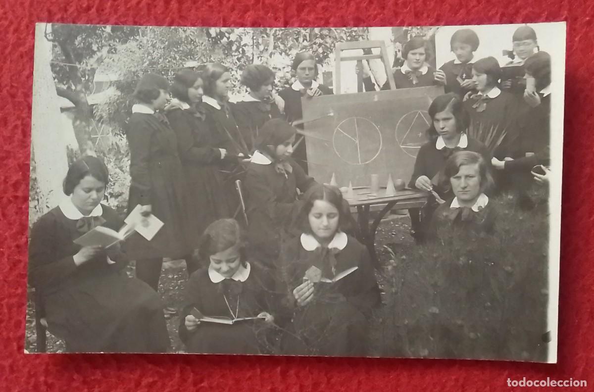 Postales: POSTAL ESPA&Ntilde;A? GRUPO DE NI&Ntilde;AS COLEGIO? ESCUELA? POSGUERRA? GUERRA CIVIL ? SECCI&Oacute;N FEMENINA FALANGE ?