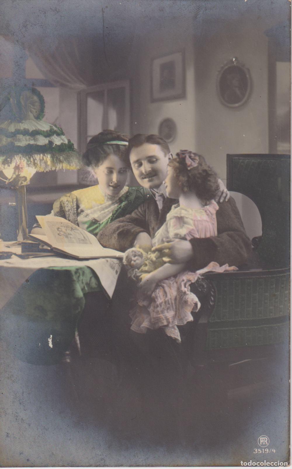 Postales: ANTIGUA TARJETA POSTAL COLOREADA, FAMILIA - PAUL REUTLINGER 3519/4 &ndash; CIRCULADA 1912