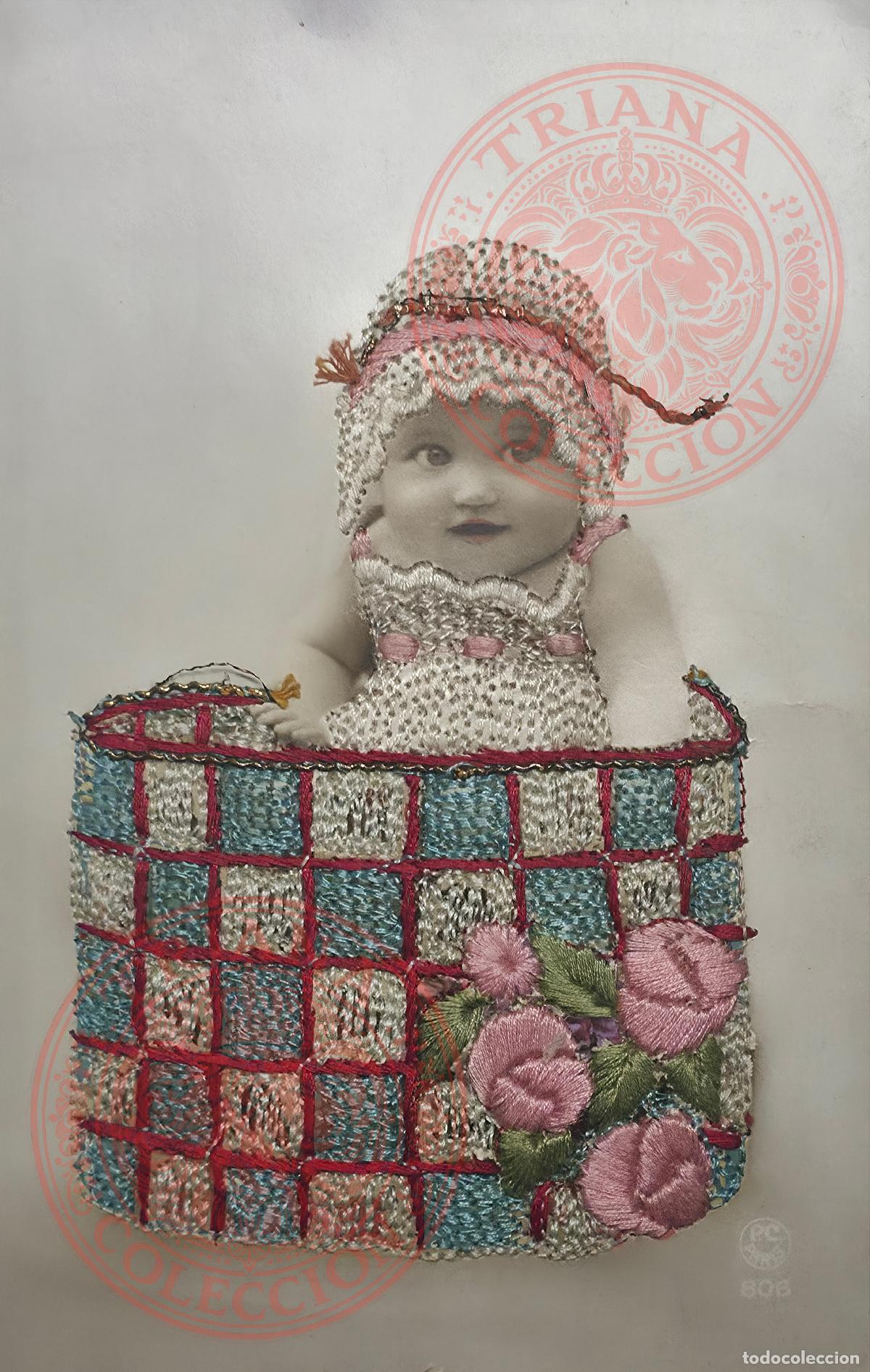Postales: POSTAL BORDADA NI&Ntilde;A DENTRO DE CESTA (FABRICACION ESPA&Ntilde;OLA ER)
