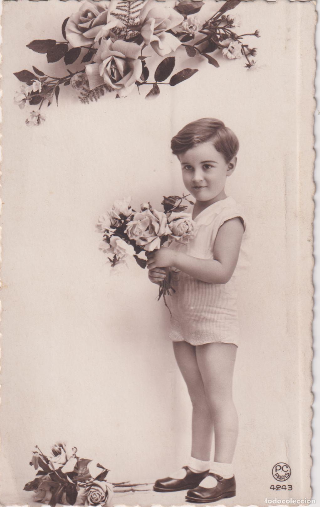 Cartes Postales: ANTIGUA TARJETA POSTAL FOTOGR&Aacute;FICA, NI&Ntilde;O POSANDO CON RAMO DE ROSAS - P.C.PARIS 4243 &ndash; ESCRITA 1939