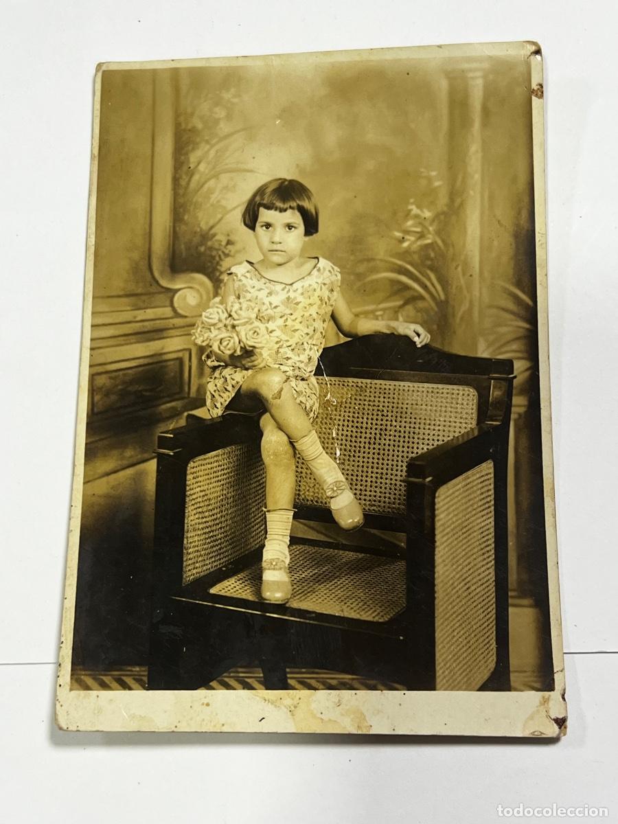 Postales: TARJETA POSTAL INFANTIL. CUBA. NI&Ntilde;A CRUZADA DE PIERNAS. FOTOGRAFIA AGUIRRE. 1921.