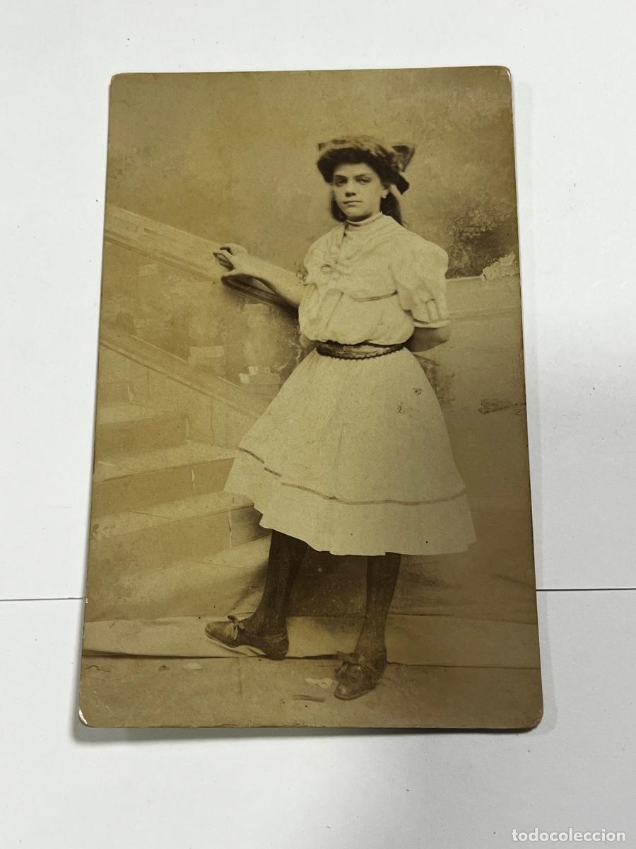 Postales: TARJETA POSTAL INFANTIL. CUBA. NI&Ntilde;A EN ESCALERAS.